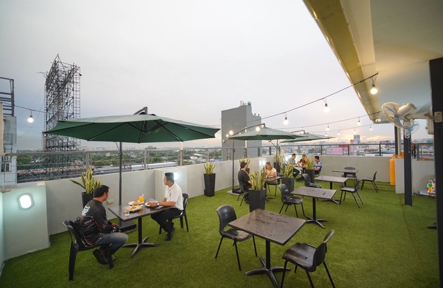 ARZO Hotel Premier