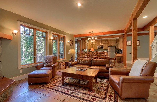 Aspen House in Fish Camp- 2 Miles from Yosemite's South Entrance!