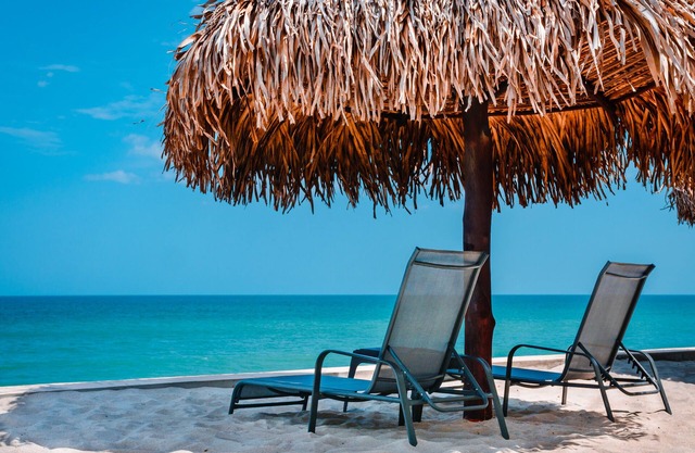 ASTOUNDING OCEANFRONT ONE BEDROOM APARTMENT - TRITON SUITE
