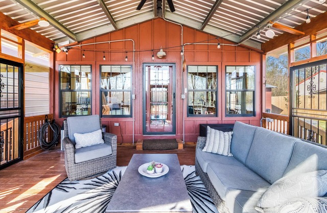 Atchafalaya River Cabin Sleeps 7
