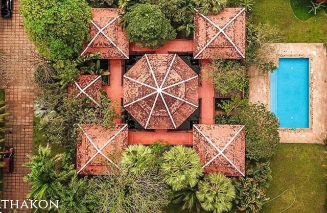 Athakon House - Exclusive Traditional Style 7 Bedrooms Villa
