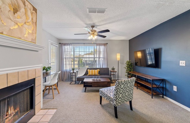 Athens Stay near UGA, Pool + Gym & Bear Hollow Zoo, Sleeps 8.