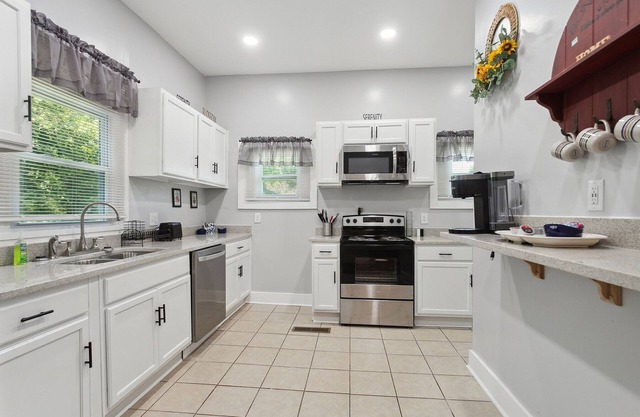 ATL Home Close to Airport, Tyler Perry, Betline by RedAwning