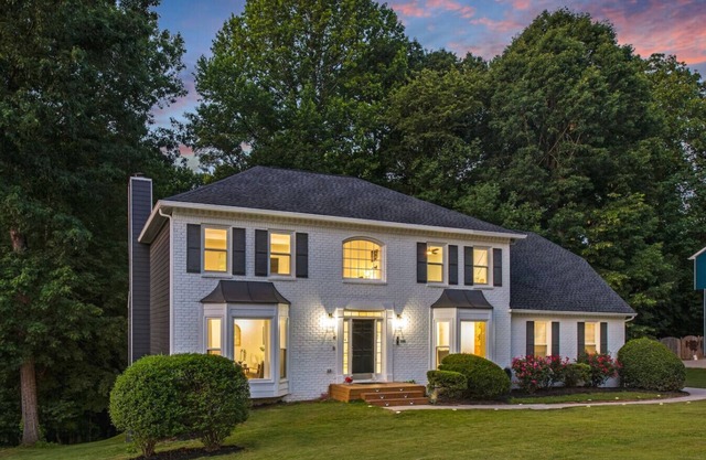 Atlanta Luxury Chateau (6 Bedrooms and Game Room)