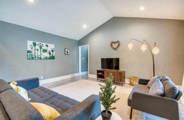 Atlanta Vacation Rental with Deck 4 Mi to Downtown!