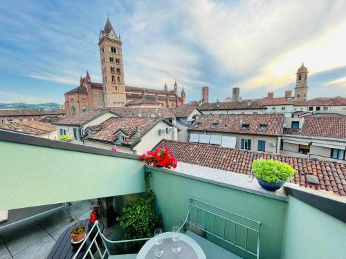 Attico Gemma, terrazza panoramica nel centro storico di Alba