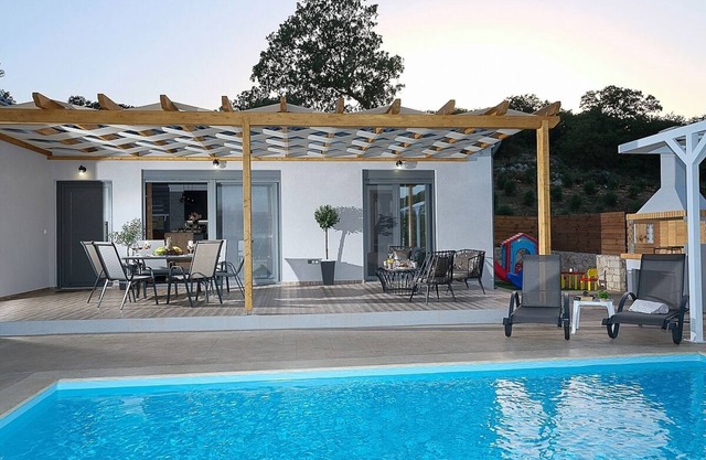 Attractive Single Storey Villa - A/C, Private Pool in a Peaceful Countryside Setting Near Armenoi