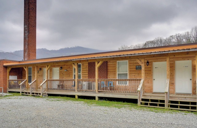 ATV Trail Access: Mountain-View Briceville Studio!