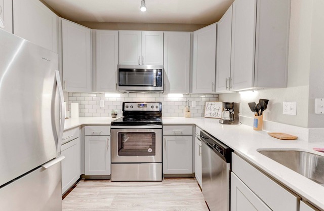 ATX 2BR/1BA Apt Downtown View/Walk Score: 89