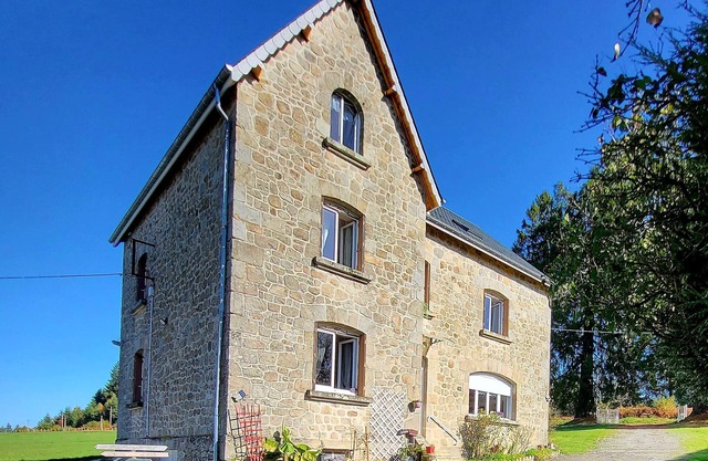 AU DOUX REFUGE" SELF-CATERING COTTAGE LARGE CAPACITY/FARM ANIMALS/OUTDOOR GAMES