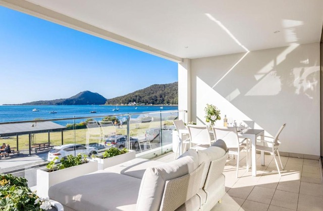 Aura 3 Spectacular Beachside Views