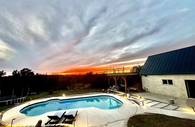 Austin Hill Country - Saltwater Pool and Rooftop Deck