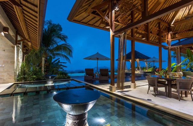 Authentic Balinese architecture eco-reserve - private infinity pool & ocean view