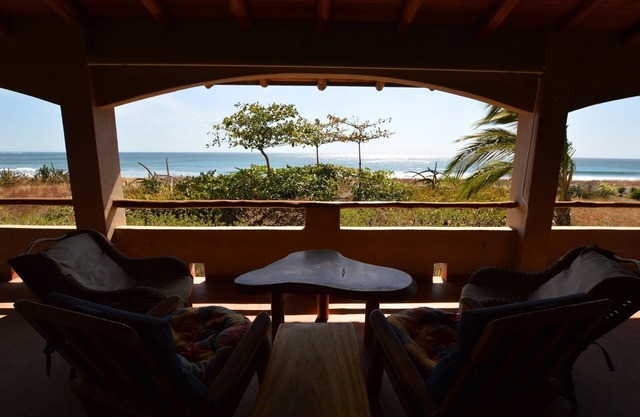 Authentic Costa Rica Beachfront 3BR - Casa JolRay