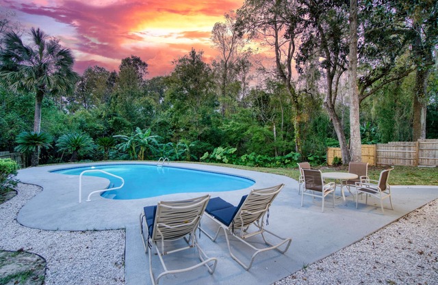 Autumn Deal! Luxe Poolside Escape~Julington Creek~Grill~Sleeps 10