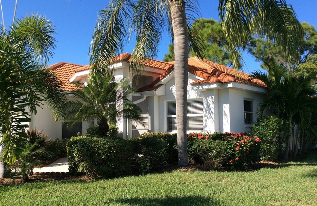 Available winter 25/26! Enjoy this warm, gated marina community next winter!