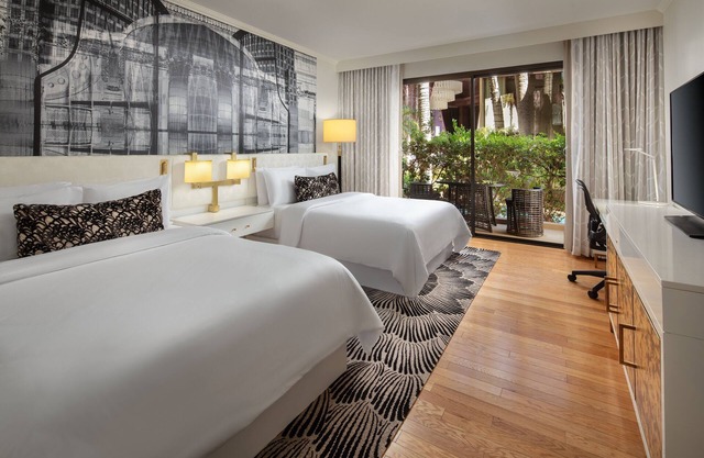 Avenue of the Arts Costa Mesa, a Tribute Portfolio Hotel