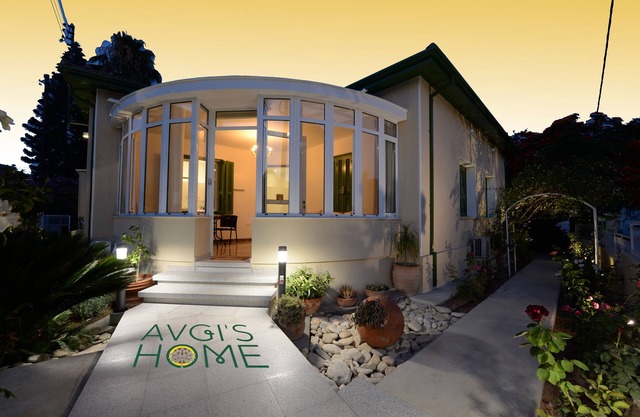 AVGI'S HOME - NeoClassics House at the HEART of OLD TOWN, LIMASSOL