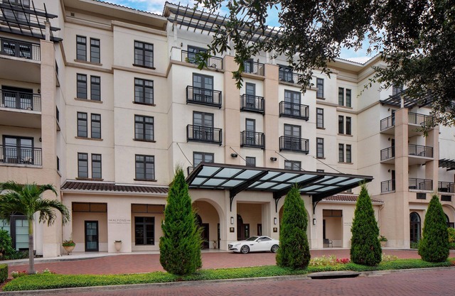 Award Winning Boutique Hotel Close to Parks & Rollins College, Rooftop Pool