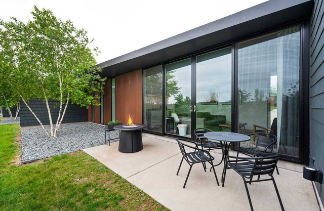 Award Winning Contemporary Flat - Walk to Downtown Egg Harbor - Flats on Church Street #101