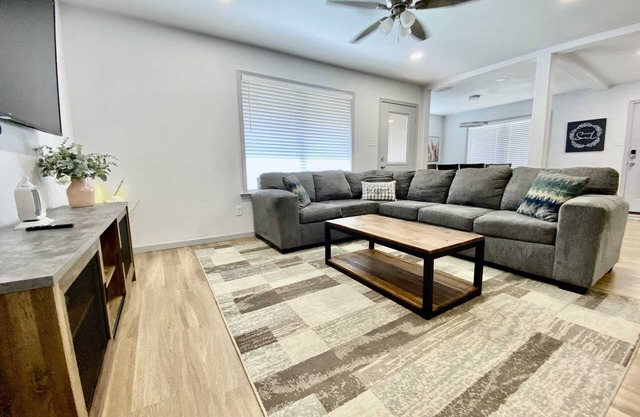 Away From Home Retreat - 3BR 2BA - NW Lubbock