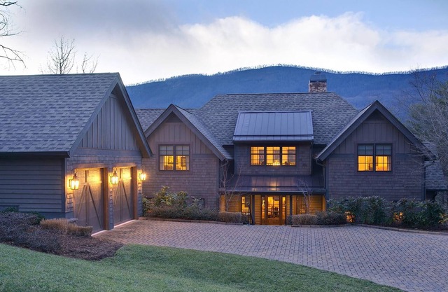 Awe-inspiring views, mansion in mountains with fireplace