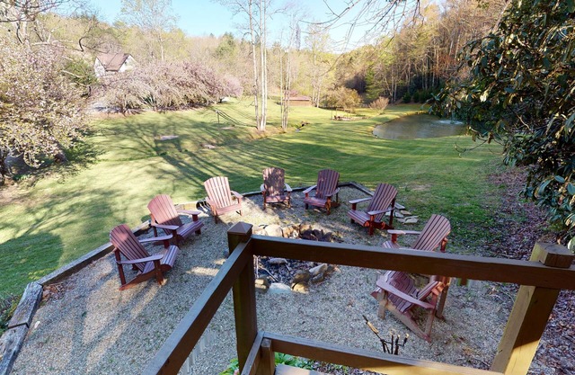Awesome Cottage, Views, Waterfalls, Cute animals, streams, privacy, easy access
