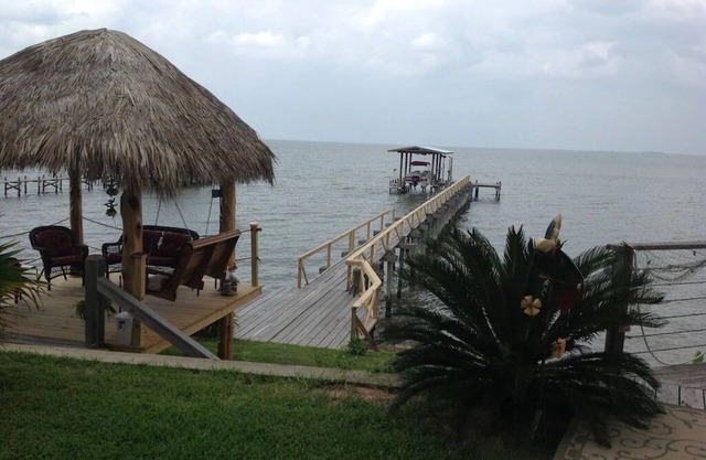 Awesome getaway on the Bay! Get on island time w/us! Enjoy our amazing sunsets