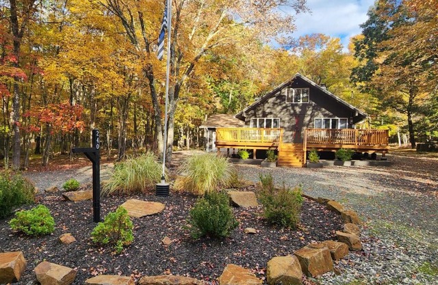 Awesome home in Albrightsville with 3 Bedrooms, with an Outdoor Heated swimming pool