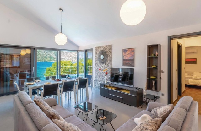 Awesome home in Kneze