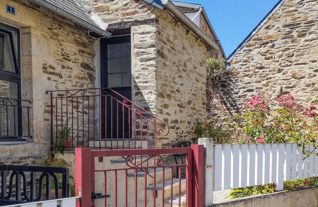Awesome home in Lannion with WiFi
