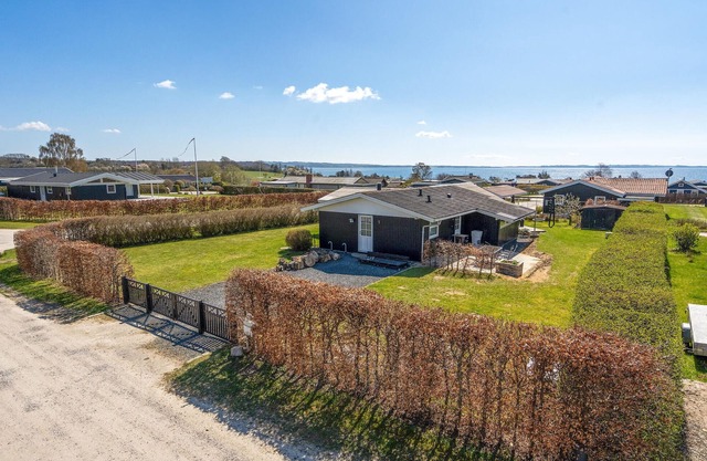 Awesome home in Rønde with WiFi