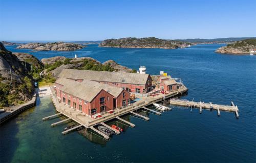 Awesome Home In Søgne With Wifi