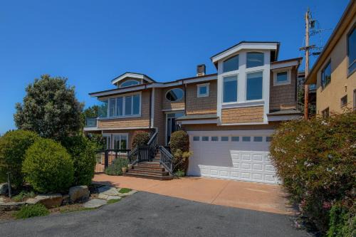 Awesome House, Awesome Views