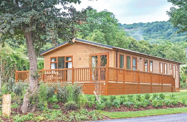 Axbridge Lodge Premier