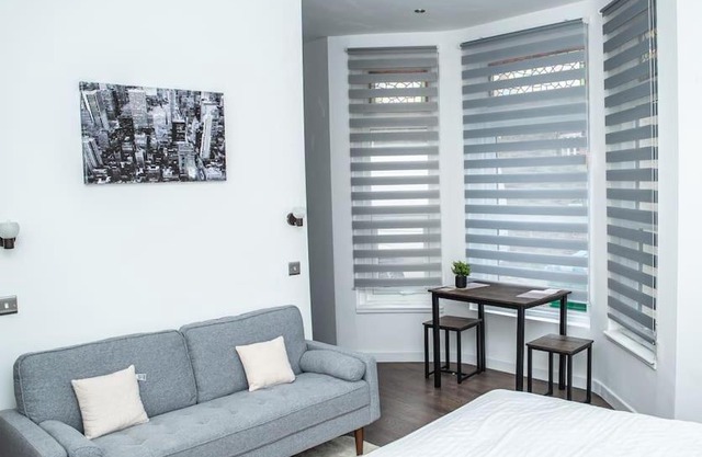 Aylesbury Apartment 1 with free parking