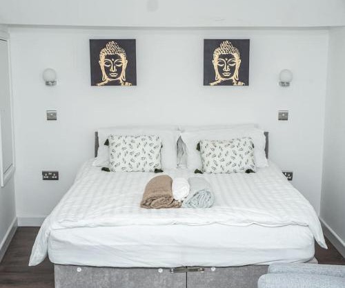 Aylesbury Studio Apartment 6 with parking