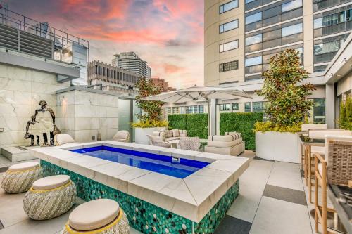 AZUR Legacy Collection Hotel