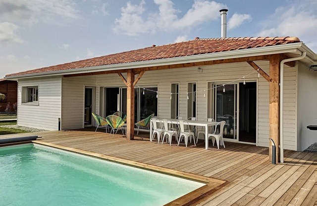 AZUR, villa for 8 people with pool and jacuzzi
