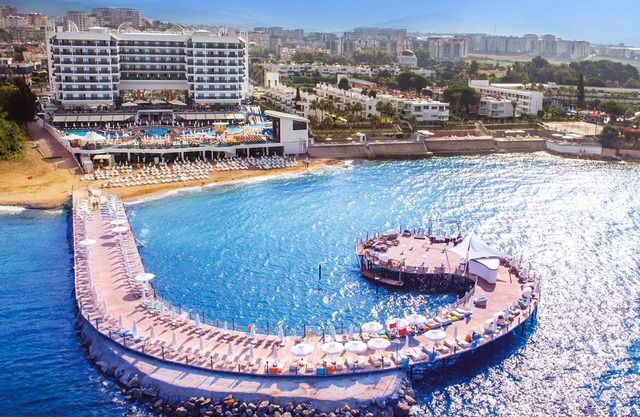 Azura Deluxe Resort & Spa - Ultra All Inclusive