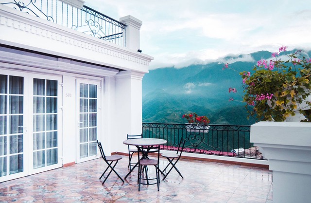 Azure Sapa Hotel