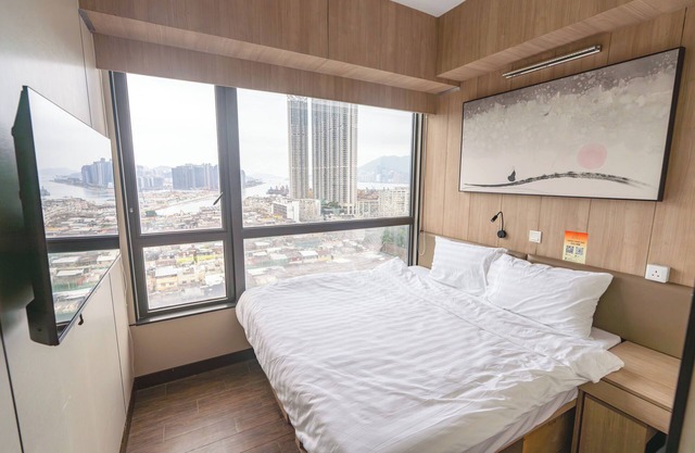B Hotel