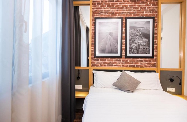 B Street Hotel