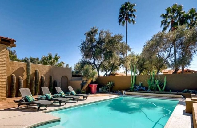 BACKYARD OASIS: POOL + SPA + PUTTING GREEN + MORE