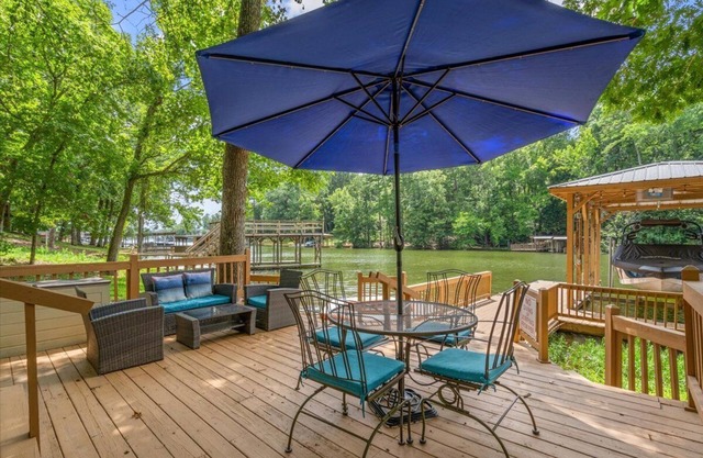 Badin Lake retreat-nestled in a cove, close to Uwharrie National Forest.