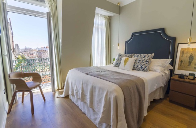 Bairro Alto Suites - Double Room with Private Ensuite Bathroom