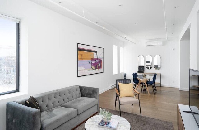 Bakan-Corner suite 1 bedroom Old Montreal