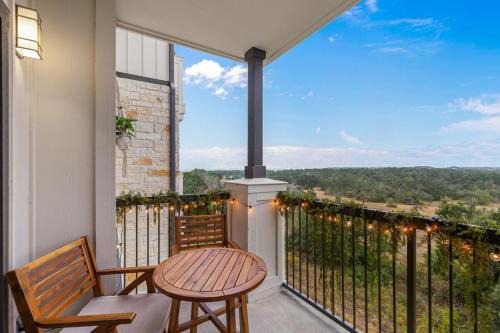 Balcony with Hills View,Pool, Free Parking and Gym