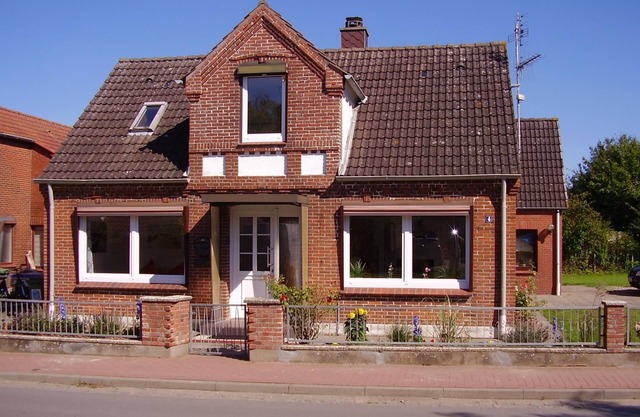 Baltic Sea house - close to the beach -/completely modernized