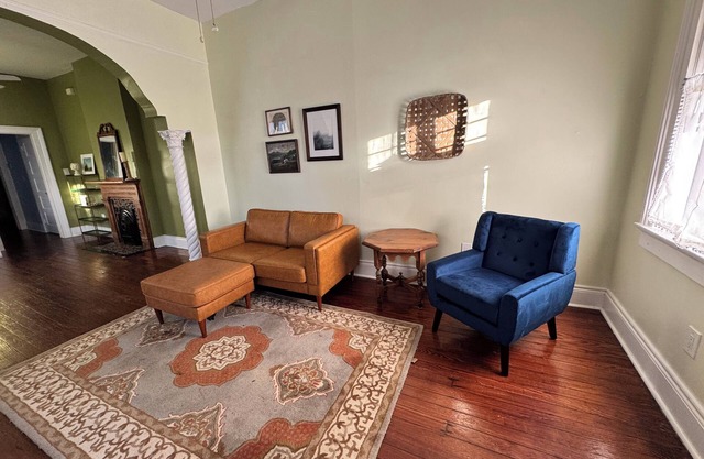 Banks St. Beauty - Walkable, Fun